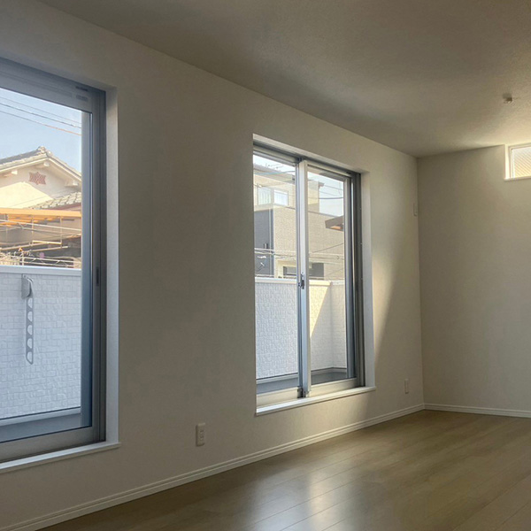 寝屋川市/木造３階建て